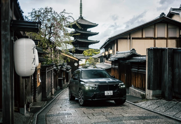 BMW X7 M60i xDrive BLACK-α