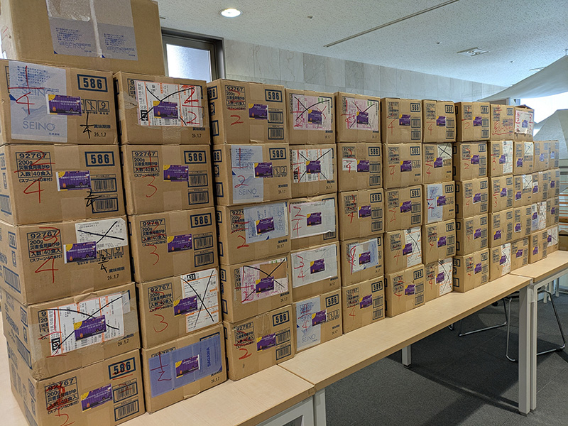 災害用備蓄食料品を寄付しました