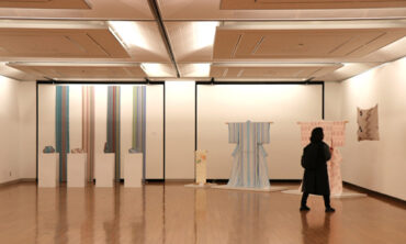 1年間の学びの成果を披露　染め織りの学校「川島テキスタイルスクール」が作品展を開催中