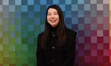 【前編】大阪・関西万博の迎賓館を彩る 現代アート×織物 ――現代美術家・川人綾がファブリックメーカーとの協働を語る