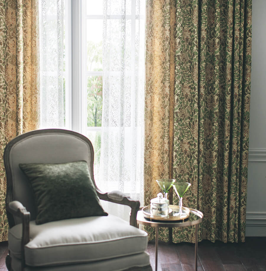 ローズ　　川島織物セルコン　ウィリアムモリス　カーテン　ラークスパアI ① 川島織物セルコン「モリスデザインスタジオ」新作展示｜ザ・ブルック